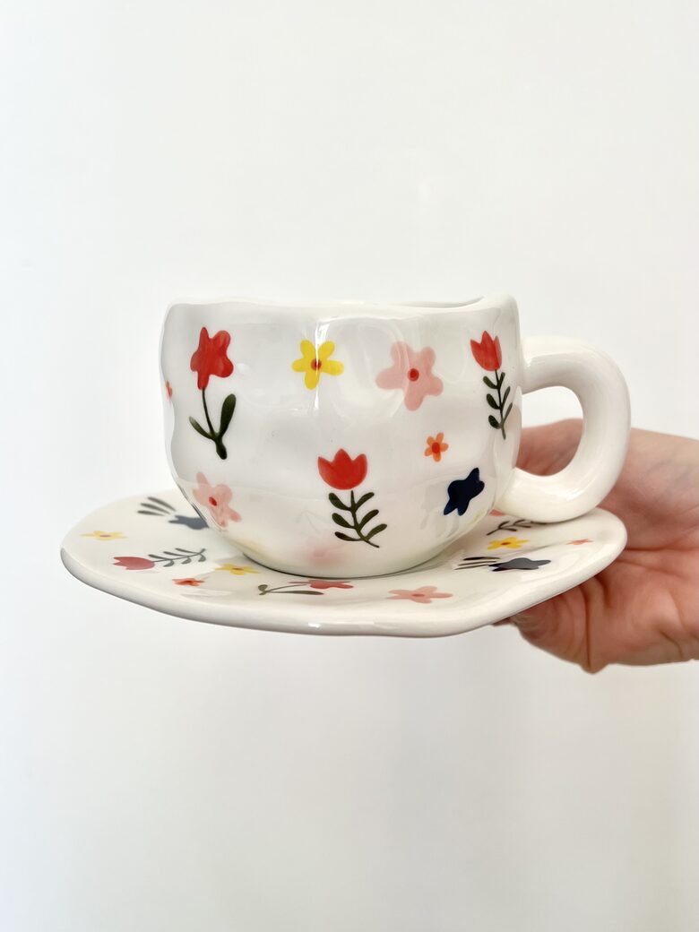 KRŪZE AR TASĪTI, BALTA, AR ZIEDIEM