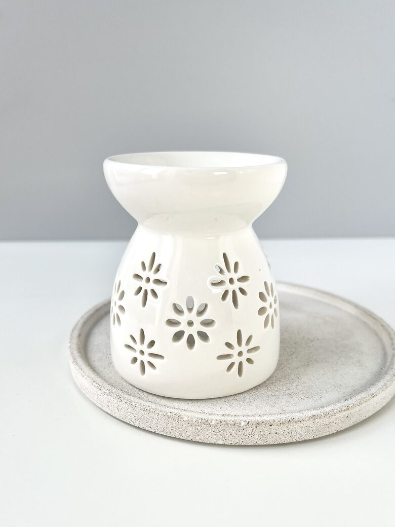 AROMALAMPA, VASKA KAUSĒŠANAI, AR ZIEDIŅIEM, BALTA