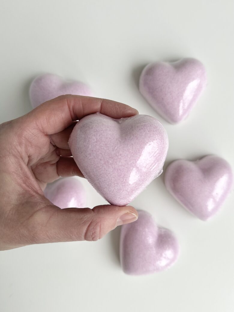 VANNAS SĀLS, SIRDS FORMĀ, ROŽU SMARŽU