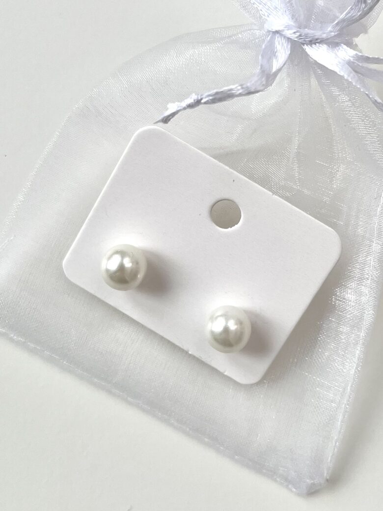 AUSKARI, BALTI, PĒRLĪTES