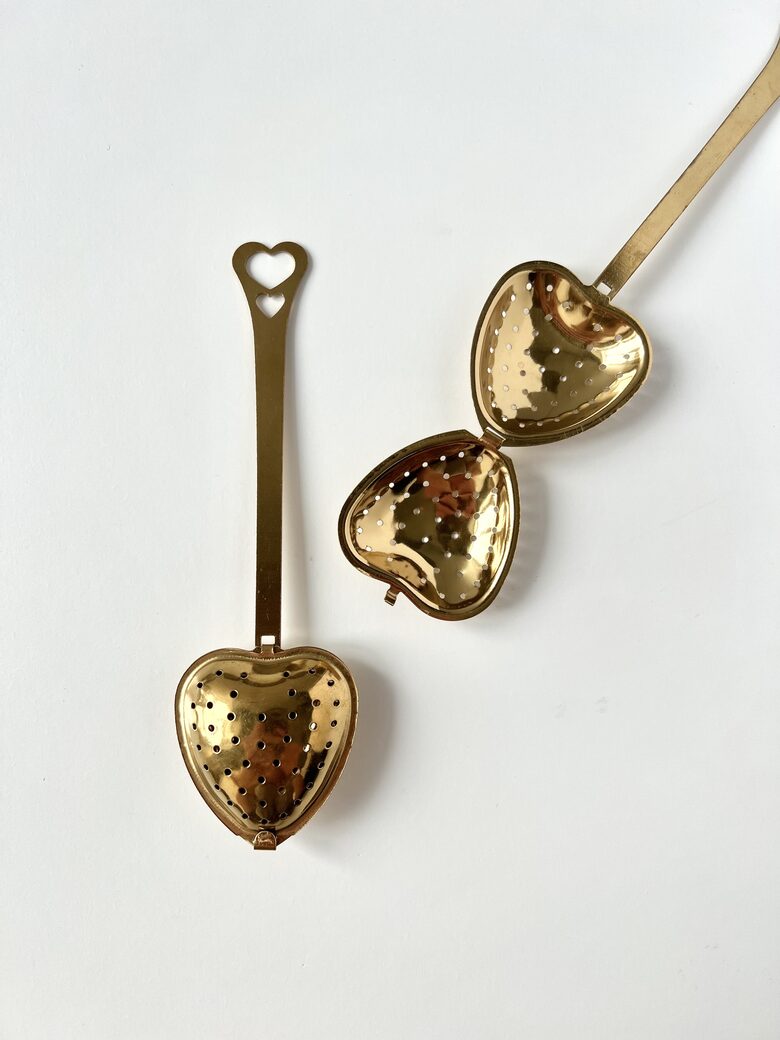 TĒJAS SIETIŅŠ, ZELTĪTS, SIRDS FORMAS