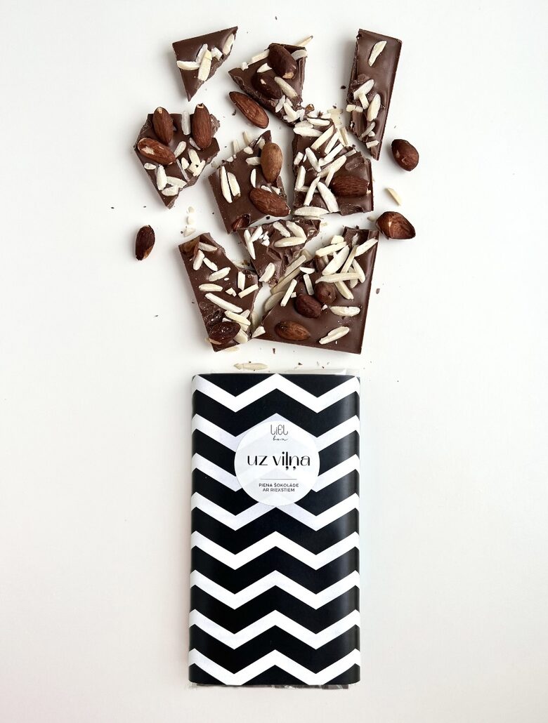 uz viļņa, PIENA ŠOKOLĀDE AR RIEKSTIEM
