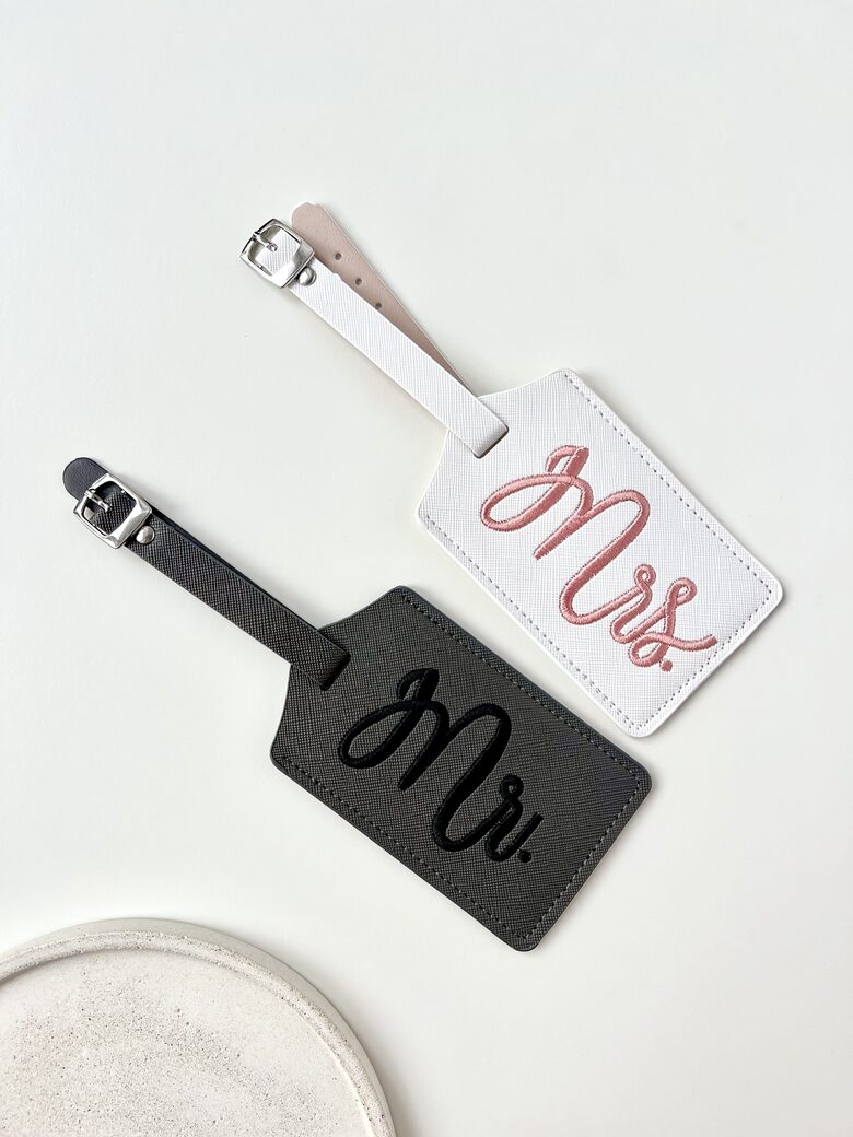 BAGĀŽAS PIEKARIŅI, MR. MRS., BALTS UN MELNS, 2GAB.