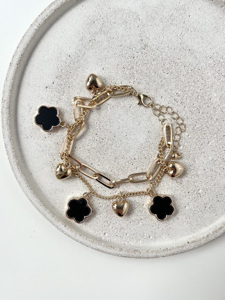 ROKASSPRĀDZE, MELNA ZELTĪTA, PIECLAPĪTES  UN SIRNIŅAS