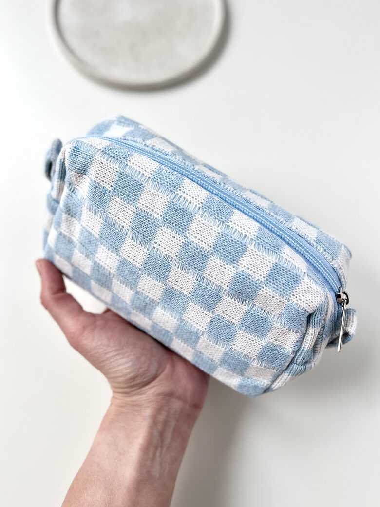 KOSMĒTIKAS SOMIŅA, ZILA, AR RŪTIŅĀM