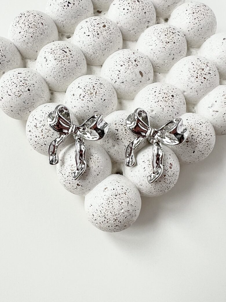 AUSKARI, SUDRABOTI, BANTĪTES