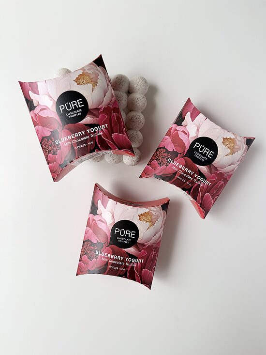 PIENA ŠOKOLĀDES TRIFELES, AR MELLEŅU JOGURTA PILDĪJUMU, PURE, 40G