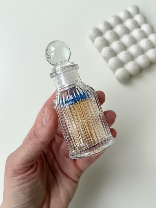 SĒRKOCIŅI, ELEGANTĀ STIKLA BURCIŅĀ