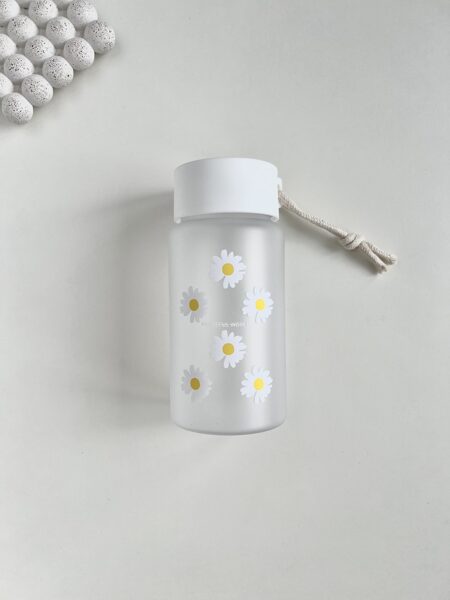ŪDENS PUDELE, AR MARGRIETIŅĀM, 450ML