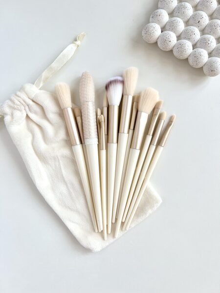 KOSMĒTIKAS OTAS, BALTAS, 13 GAB.